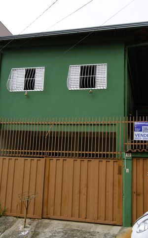 Casa à venda com 156m², 5 quartos e 2 vagasFachada