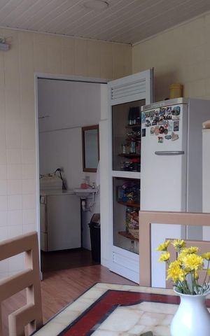 Casa à venda com 180m², 2 quartos e 2 vagas Casa à venda com 180m², 2 quartos e 2 vagasCozinha