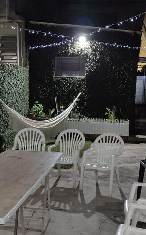 Casa à venda com 180m², 2 quartos e 2 vagas Casa à venda com 180m², 2 quartos e 2 vagasÁrea externa