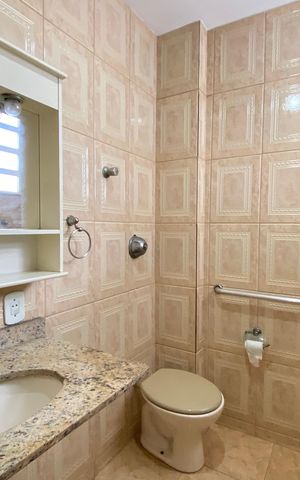 Apartamento à venda com 80m², 2 quartos e 2 vagas Apartamento à venda com 80m², 2 quartos e 2 vagasBanheiro