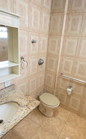 Apartamento à venda com 80m², 2 quartos e 2 vagas Apartamento à venda com 80m², 2 quartos e 2 vagasBanheiro