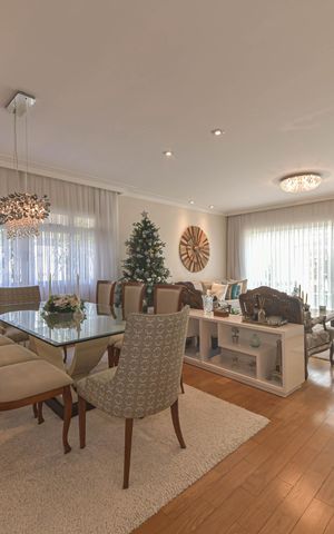 Casa para alugar com 214m², 4 quartos e 4 vagas Casa para alugar com 214m², 4 quartos e 4 vagasSala