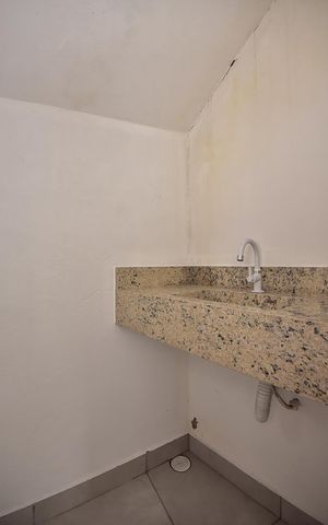 Casa para alugar com 250m², 3 quartos e 8 vagasBanheiro de Serviço