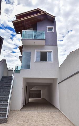 Casa para alugar com 250m², 3 quartos e 8 vagasFachada