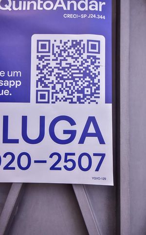 Casa para alugar com 250m², 3 quartos e 8 vagasFachada