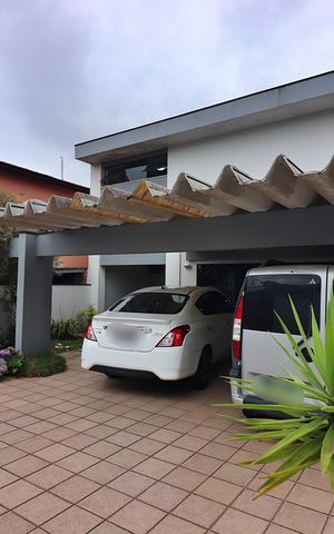 Casa à venda com 221m², 3 quartos e 4 vagasGaragem