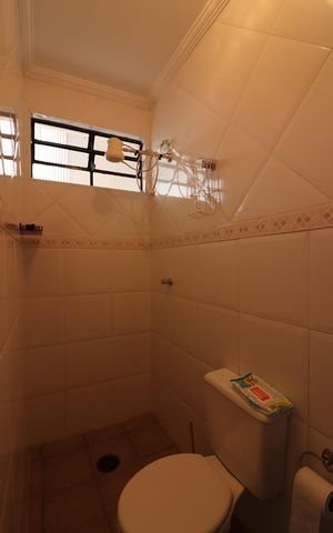 Casa à venda com 221m², 3 quartos e 4 vagasBanheiro de serviço