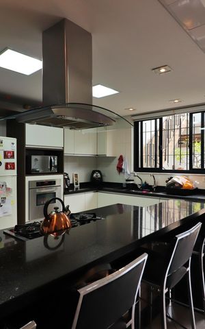 Casa à venda com 221m², 3 quartos e 4 vagasCozinha 