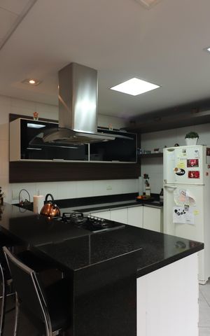 Casa à venda com 221m², 3 quartos e 4 vagasCozinha 