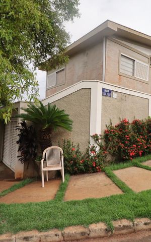 Casa para alugar com 200m², 4 quartos e 2 vagas Casa para alugar com 200m², 4 quartos e 2 vagasFachada