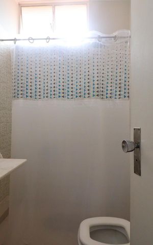 Casa para alugar com 200m², 4 quartos e 2 vagas Casa para alugar com 200m², 4 quartos e 2 vagasBanheiro