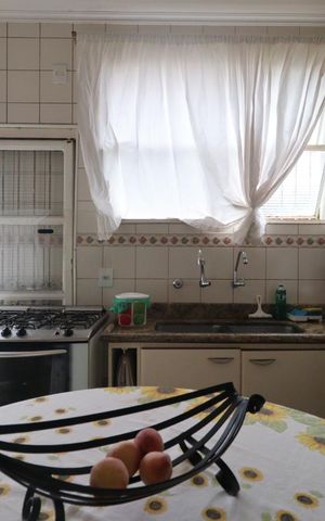 Casa para alugar com 200m², 4 quartos e 2 vagas Casa para alugar com 200m², 4 quartos e 2 vagasCozinha