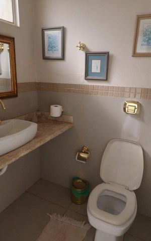 Casa para alugar com 200m², 4 quartos e 2 vagas Casa para alugar com 200m², 4 quartos e 2 vagasLavabo
