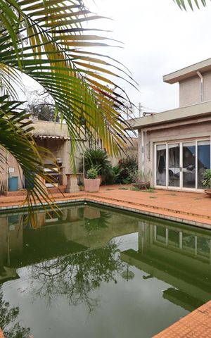 Casa para alugar com 200m², 4 quartos e 2 vagas Casa para alugar com 200m², 4 quartos e 2 vagasPiscina