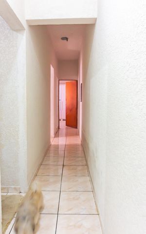 Casa à venda com 200m², 3 quartos e 1 vaga Casa à venda com 200m², 3 quartos e 1 vagaCorredor