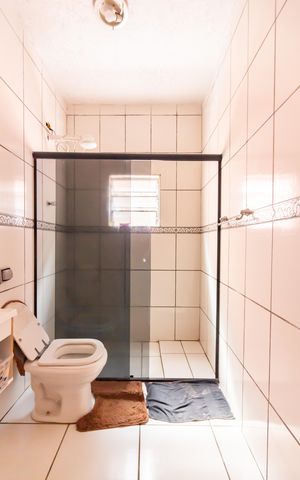 Casa à venda com 200m², 3 quartos e 1 vaga Casa à venda com 200m², 3 quartos e 1 vagaBanheiro 2