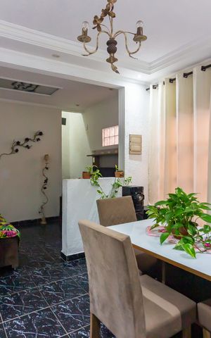 Casa à venda com 200m², 3 quartos e 1 vaga Casa à venda com 200m², 3 quartos e 1 vagaSala
