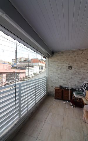 Casa à venda com 200m², 5 quartos e 2 vagasQuarto 5 Sacada 