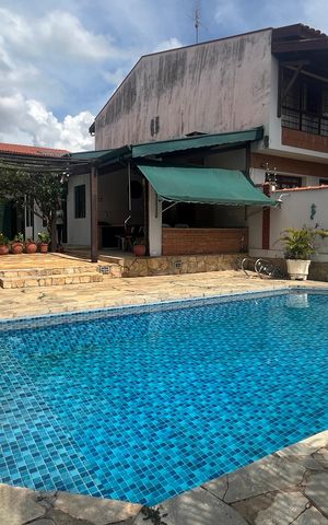Casa à venda com 295m², 4 quartos e 3 vagas