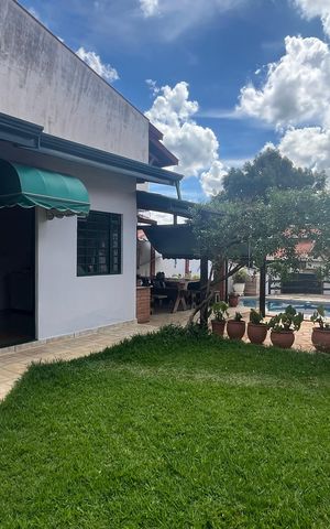 Casa à venda com 295m², 4 quartos e 3 vagas
