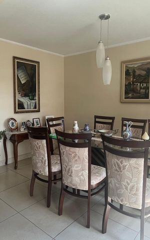 Casa à venda com 295m², 4 quartos e 3 vagas
