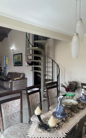 Casa à venda com 295m², 4 quartos e 3 vagas