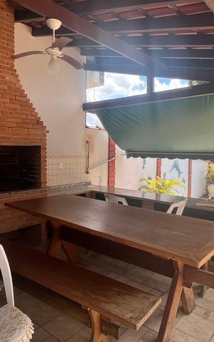 Casa à venda com 295m², 4 quartos e 3 vagas