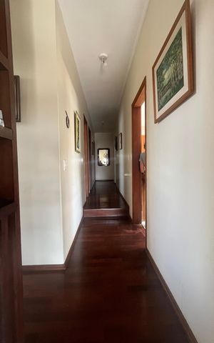 Casa à venda com 295m², 4 quartos e 3 vagas
