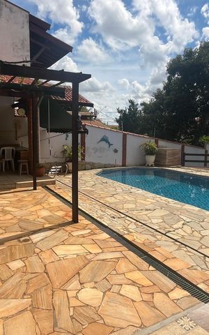 Casa à venda com 295m², 4 quartos e 3 vagas