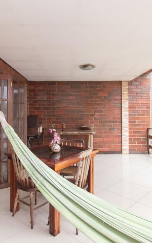 Casa à venda com 500m², 2 quartos e 3 vagas Casa à venda com 500m², 2 quartos e 3 vagasVaranda da Sala