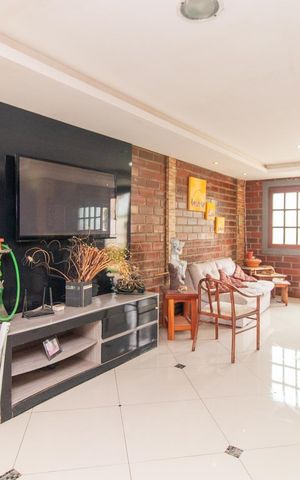 Casa à venda com 500m², 2 quartos e 3 vagas Casa à venda com 500m², 2 quartos e 3 vagasSala