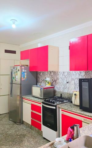 Casa à venda com 260m², 4 quartos e 3 vagas Casa à venda com 260m², 4 quartos e 3 vagasCozinha