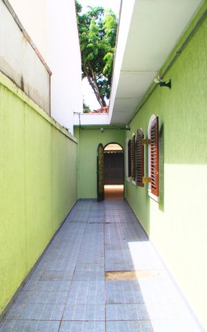 Casa à venda com 260m², 4 quartos e 3 vagasCorredor 