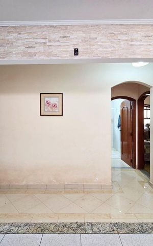 Casa à venda com 260m², 4 quartos e 3 vagas Casa à venda com 260m², 4 quartos e 3 vagasCopa