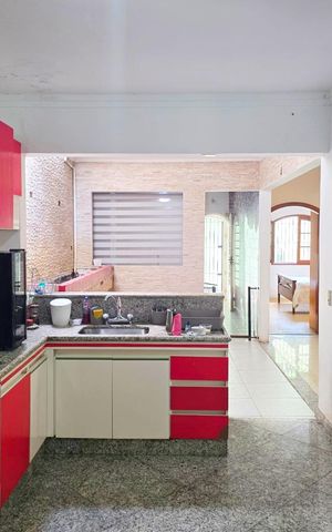 Casa à venda com 260m², 4 quartos e 3 vagas Casa à venda com 260m², 4 quartos e 3 vagasCozinha