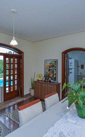 Casa à venda com 350m², 4 quartos e 3 vagas Casa à venda com 350m², 4 quartos e 3 vagasSala de Jantar
