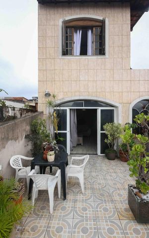 Casa à venda com 165m², 3 quartos e 3 vagas Casa à venda com 165m², 3 quartos e 3 vagasVaranda