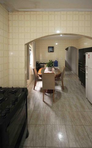 Casa à venda com 165m², 3 quartos e 3 vagas Casa à venda com 165m², 3 quartos e 3 vagasCozinha
