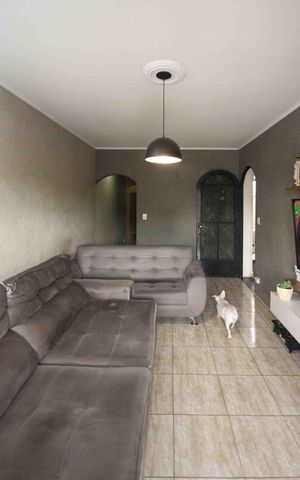 Casa à venda com 165m², 3 quartos e 3 vagas Casa à venda com 165m², 3 quartos e 3 vagasSala
