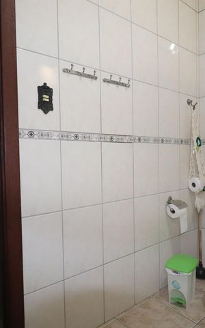 Apartamento à venda com 291m², 4 quartos e 5 vagasBanheiro 2