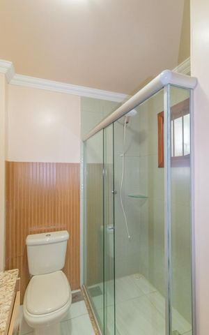 Casa à venda com 200m², 3 quartos e 3 vagas Casa à venda com 200m², 3 quartos e 3 vagasBanheiro Social