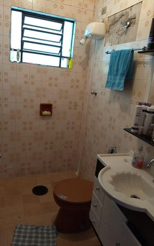 Casa à venda com 128m², 3 quartos e 1 vaga Casa à venda com 128m², 3 quartos e 1 vagaBanheiro