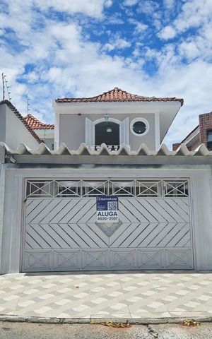 Casa para alugar com 350m², 3 quartos e 2 vagas Casa para alugar com 350m², 3 quartos e 2 vagasFachada
