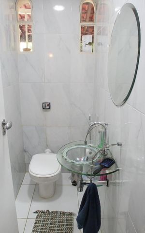 Casa para alugar com 314m², 4 quartos e 5 vagasLavabo