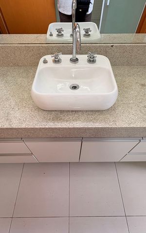 Apartamento à venda com 80m², 2 quartos e 2 vagas Apartamento à venda com 80m², 2 quartos e 2 vagasBanheiro da suíte 1