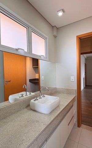 Apartamento à venda com 80m², 2 quartos e 2 vagas Apartamento à venda com 80m², 2 quartos e 2 vagasBanheiro da suíte 2
