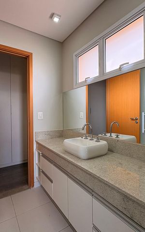 Apartamento à venda com 80m², 2 quartos e 2 vagas Apartamento à venda com 80m², 2 quartos e 2 vagasBanheiro da suíte 1
