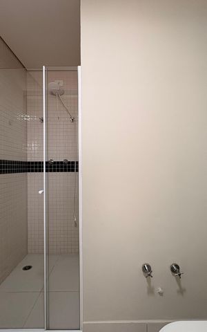 Apartamento à venda com 80m², 2 quartos e 2 vagas Apartamento à venda com 80m², 2 quartos e 2 vagasBanheiro da suíte 2