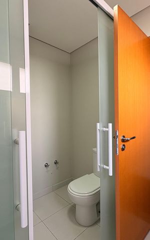 Apartamento à venda com 80m², 2 quartos e 2 vagas Apartamento à venda com 80m², 2 quartos e 2 vagasBanheiro da suíte 1
