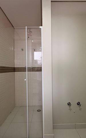 Apartamento à venda com 80m², 2 quartos e 2 vagas Apartamento à venda com 80m², 2 quartos e 2 vagasBanheiro da suíte 1